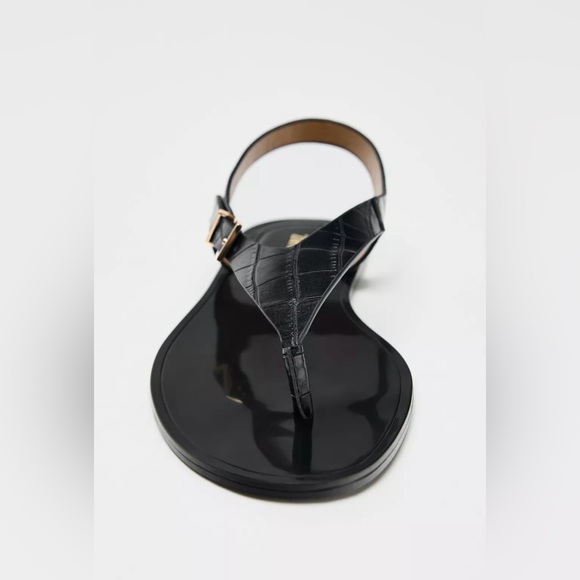 ZARA EMBOSSED FLAT SANDALS
Color: Black * Size: 6 - Picture 4 of 5